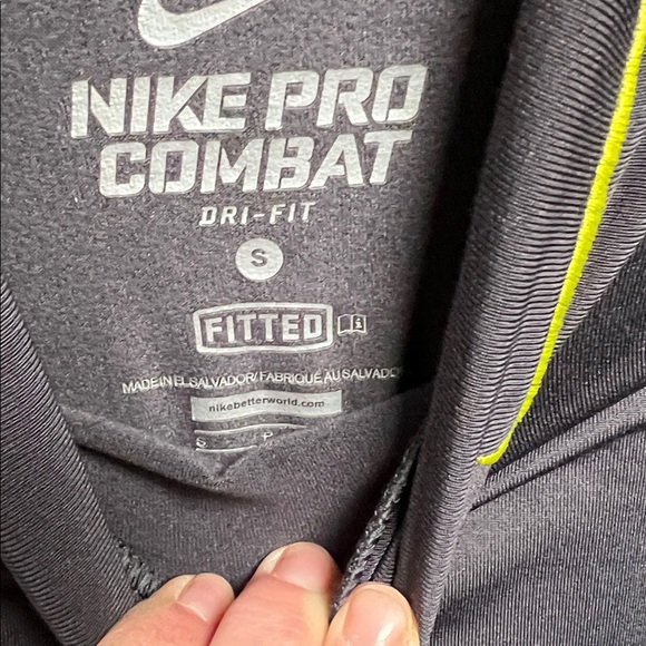 Nike Pro Dry Fit Athletic top. Small - Picture 2 of 3